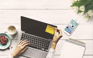 تحضير ملاحظات على اللابتوب، يمثل أهمية التحضير المسبق لمقابلات العمل الافتراضية